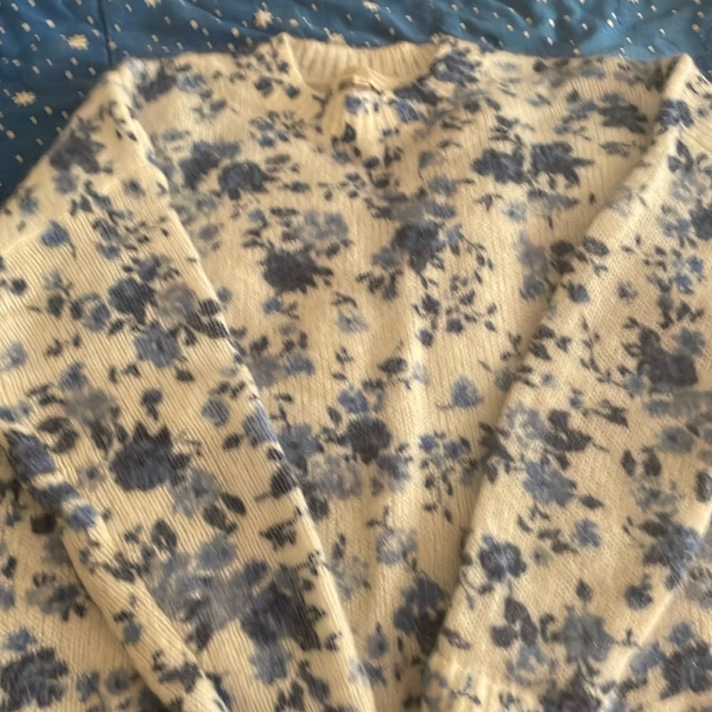 Pretty Sézane porcelain blue & white patterned mohair sweater in Size Small